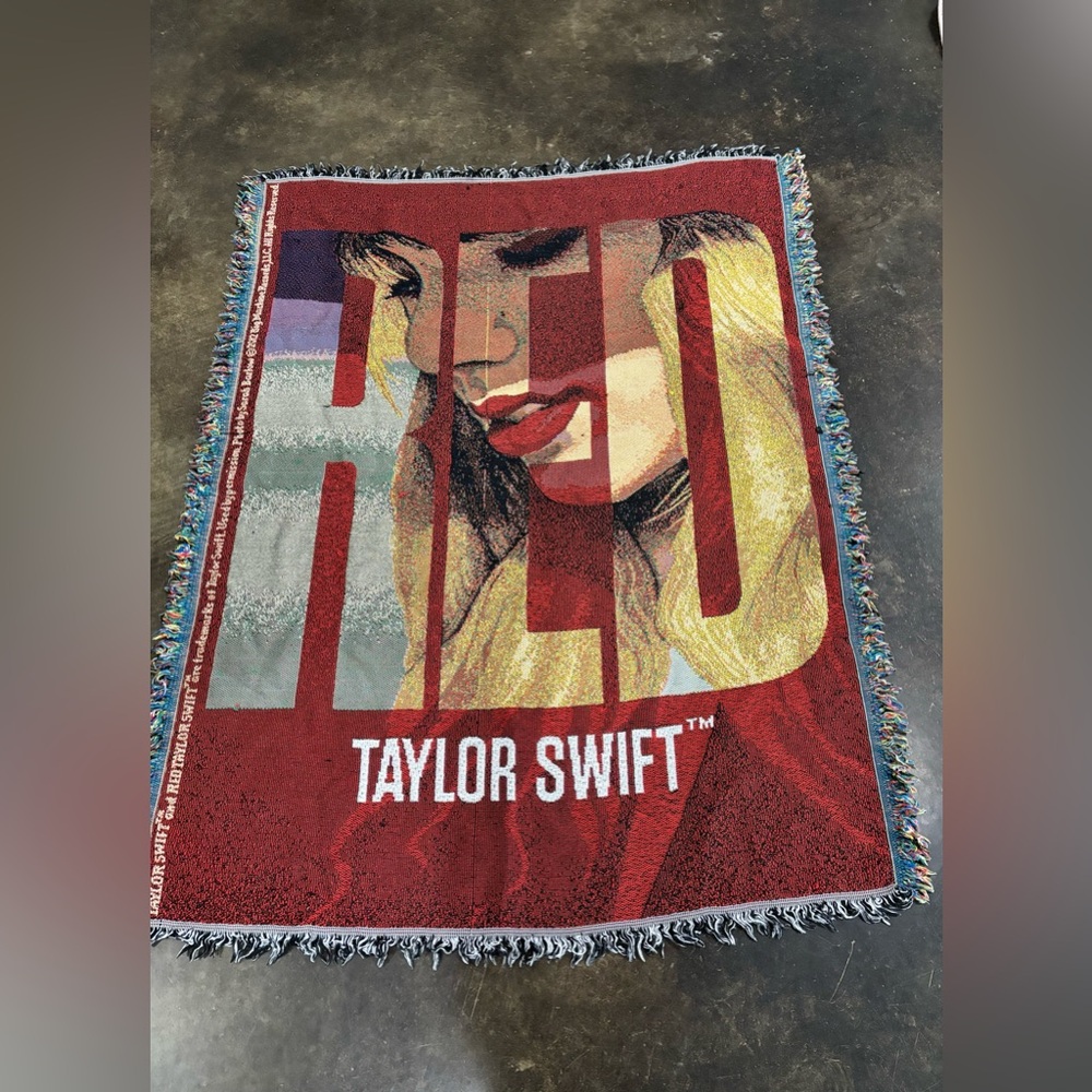RARE Taylor Swift “Red” Official Woven Tapestry Throw Blanket 2012